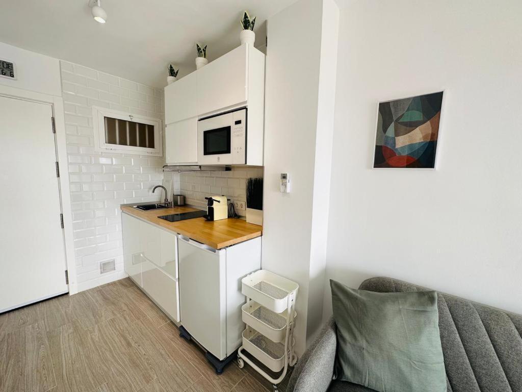 Modern White Studio Benalmádena Extérieur photo