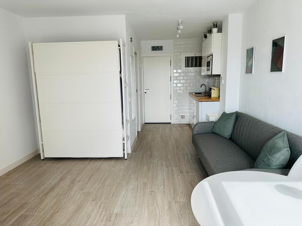 Modern White Studio Benalmádena Extérieur photo